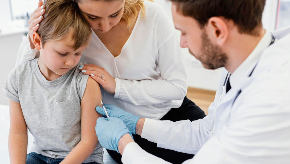 kid with mom getting vaccinated with doctor