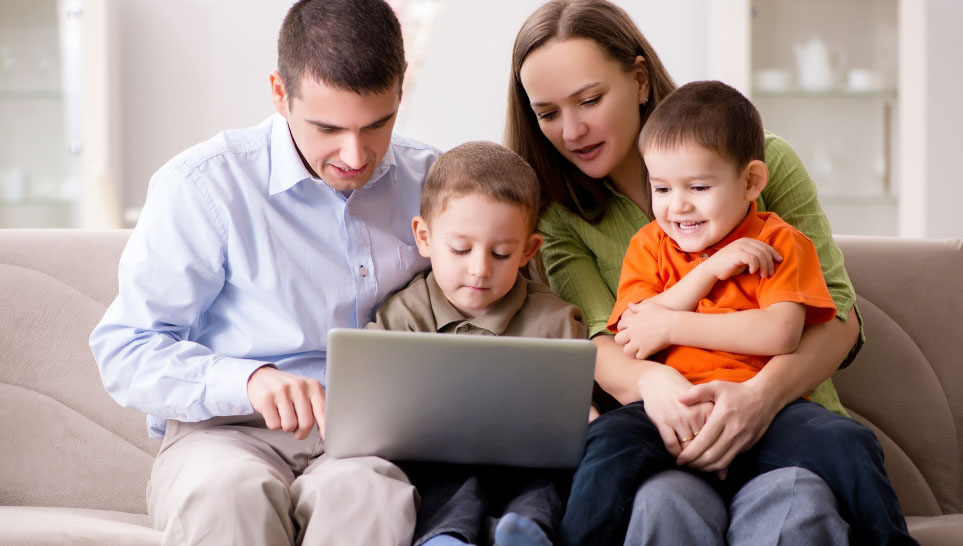 parents with children looking for free immunization